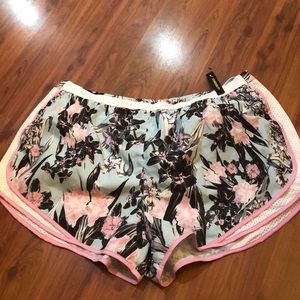 NWT Nike Dry-Fit Floral running shorts 2X